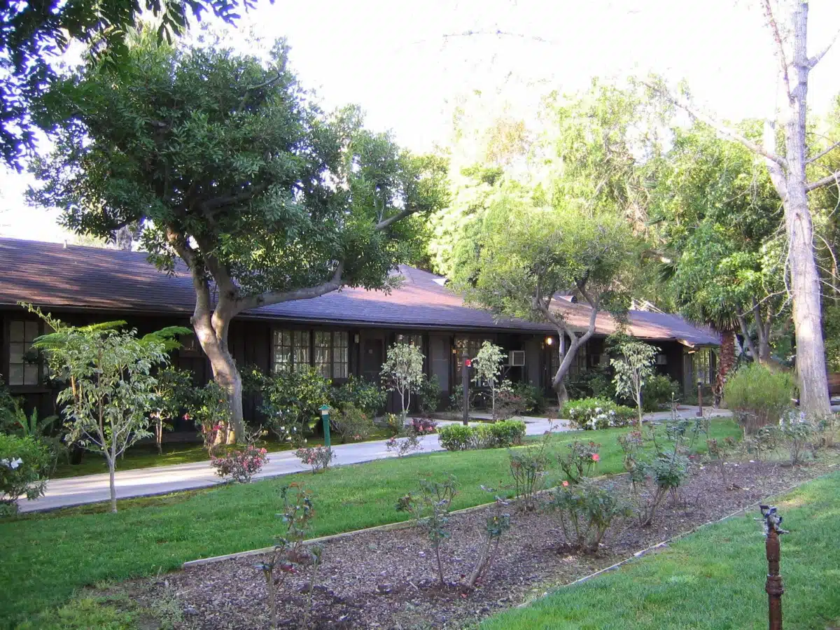 Aurora Las Encinas Hospital - Thumbnail 6