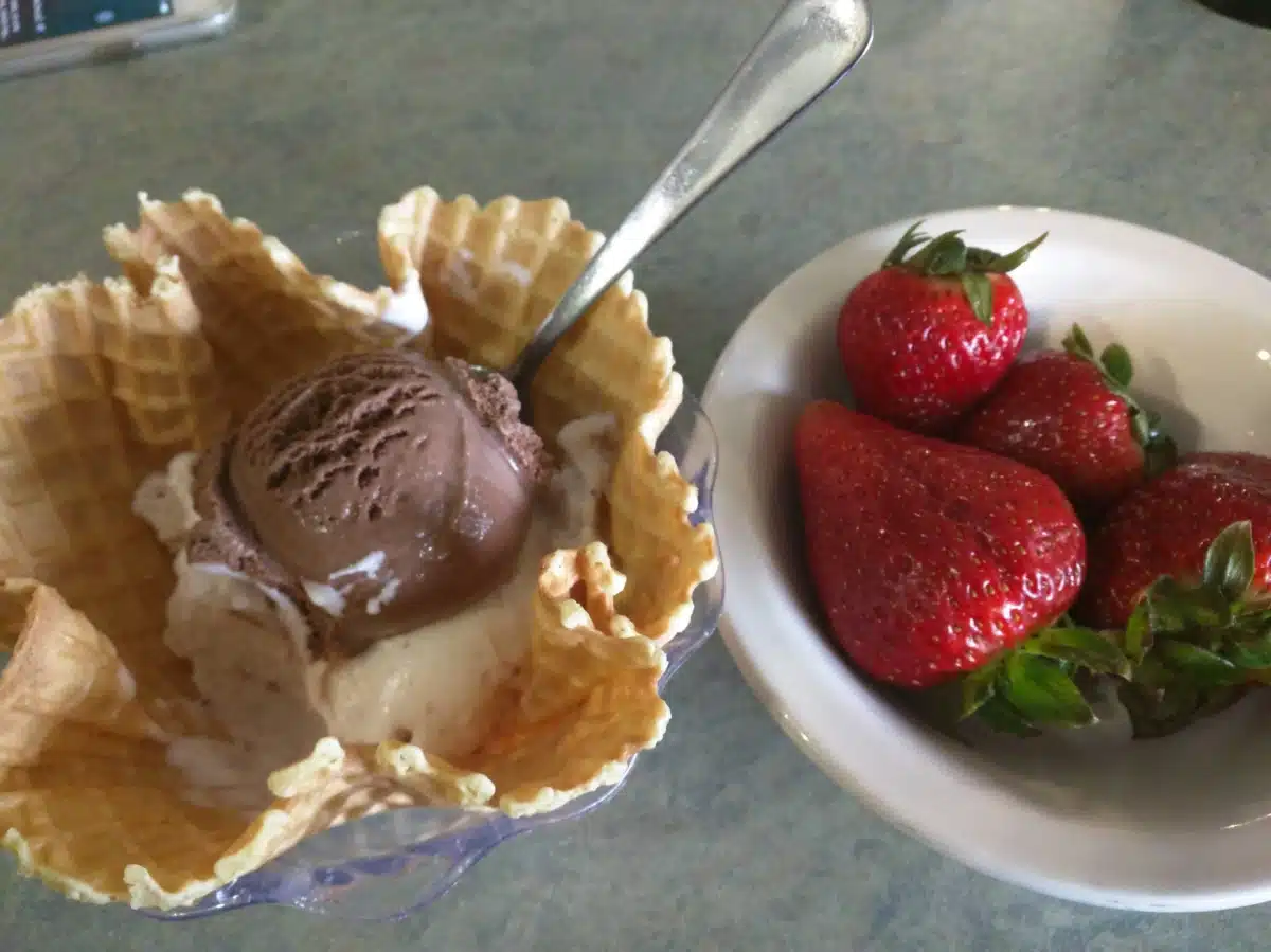 Holden House - Thumbnail 5