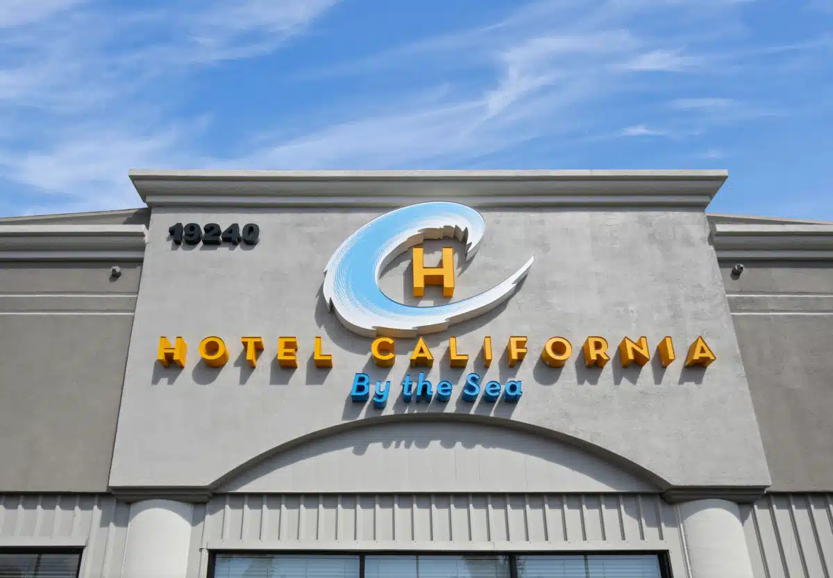 Hotel California by the Sea - Thumbnail 8