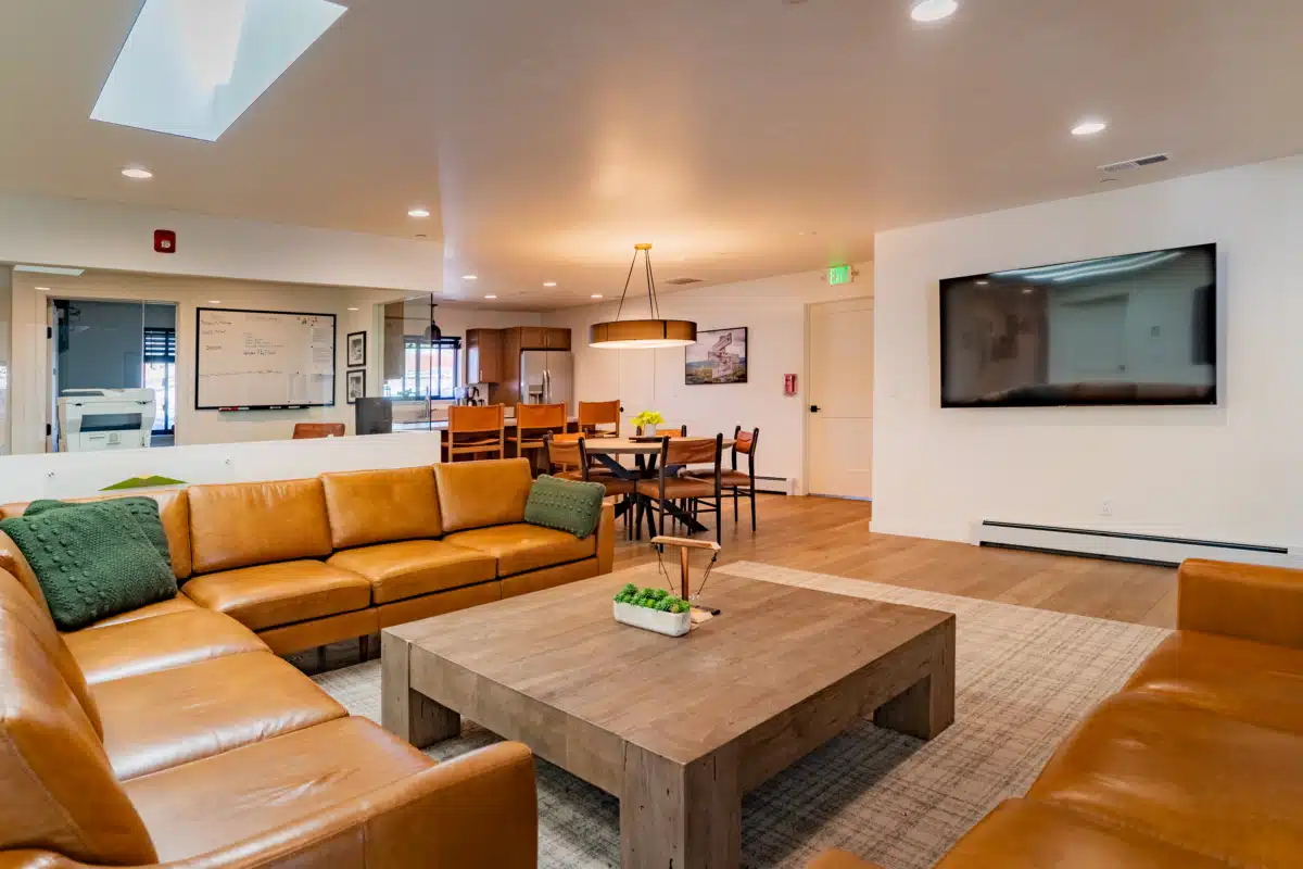 Jaywalker Lodge Inc - Thumbnail 2