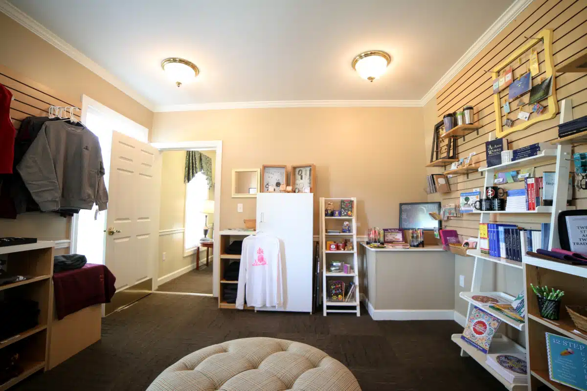 Williamsburg Place - Thumbnail 3